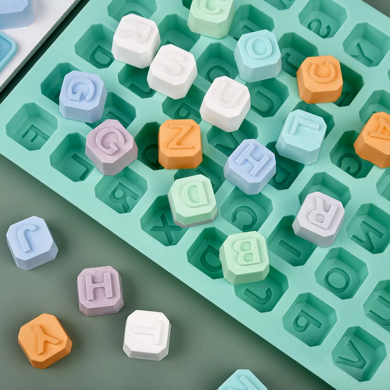 48 文字英語アルファベット文字シリコーン型石鹸型ケーキカッ - Soap Making Bar のレビューと価格